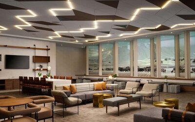 Cozy lobby and lounge at Sonesta Irvine.