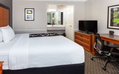 La Quinta Inn by Wyndham Laredo I-35