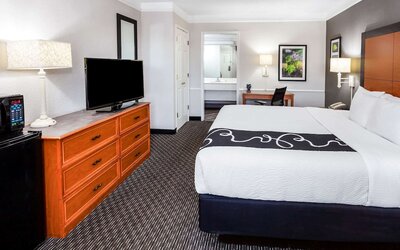 La Quinta Inn by Wyndham Laredo I-35