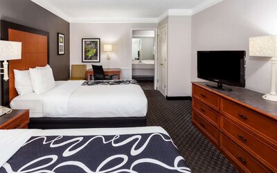 La Quinta Inn by Wyndham Laredo I-35