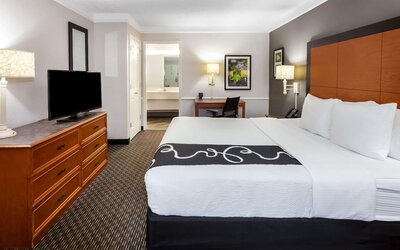 La Quinta Inn by Wyndham Laredo I-35