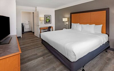 La Quinta Inn by Wyndham Laredo I-35