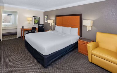 La Quinta Inn by Wyndham Laredo I-35