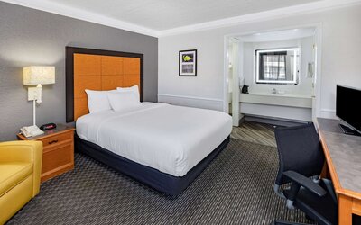 La Quinta Inn by Wyndham Laredo I-35