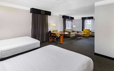 La Quinta Inn by Wyndham Laredo I-35