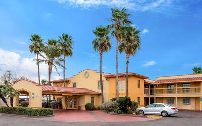 La Quinta Inn by Wyndham Laredo I-35