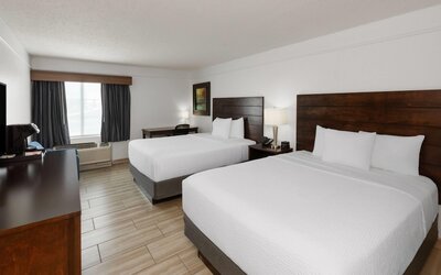La Quinta Inn & Suites by Wyndham Laredo Airport