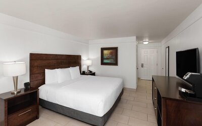 La Quinta Inn & Suites by Wyndham Laredo Airport