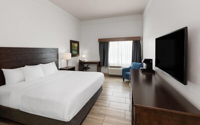 La Quinta Inn & Suites by Wyndham Laredo Airport