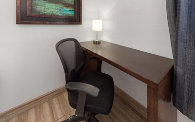 La Quinta Inn & Suites by Wyndham Laredo Airport