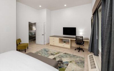 La Quinta Inn & Suites by Wyndham Laredo Airport
