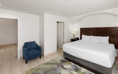 La Quinta Inn & Suites by Wyndham Laredo Airport