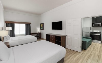 La Quinta Inn & Suites by Wyndham Laredo Airport