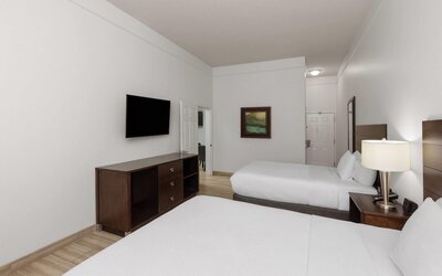 La Quinta Inn & Suites by Wyndham Laredo Airport