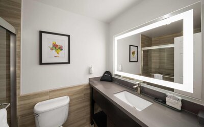 La Quinta Inn & Suites by Wyndham Laredo Airport