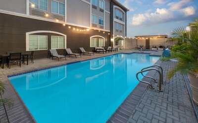 La Quinta Inn & Suites by Wyndham Laredo Airport