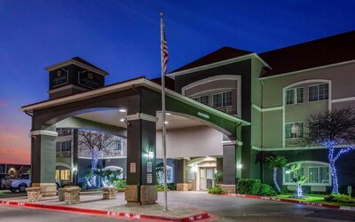 La Quinta Inn & Suites by Wyndham Laredo Airport