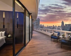 Outdoor terrace with seating area at Fraser Suites Sukhumvit, Bangkok.