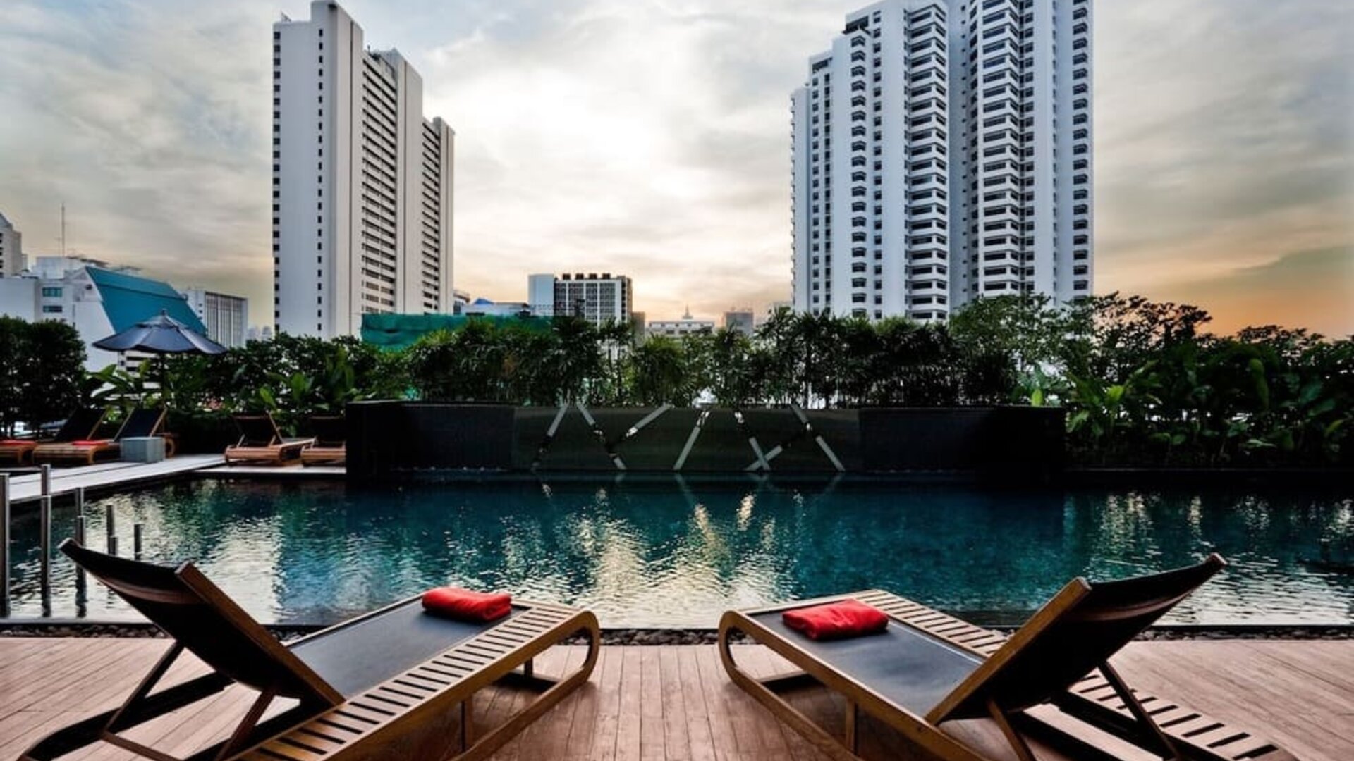 Ourdoor pool with pool loungers at Fraser Suites Sukhumvit, Bangkok.