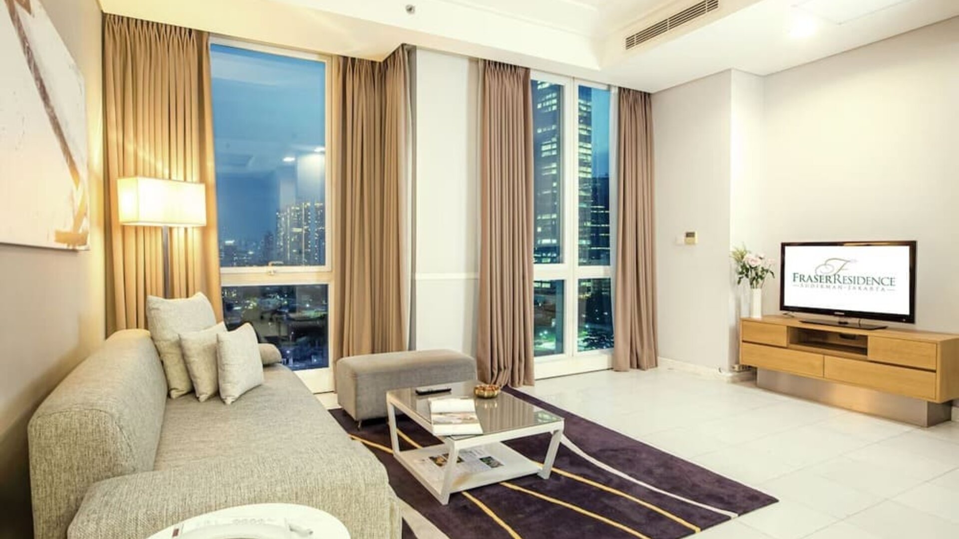 Day room with lounge area at Fraser Residence Sudirman Jakarta.
