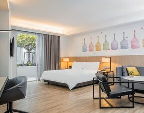 Spacious day room with work station at Modena By Fraser Bangkok.