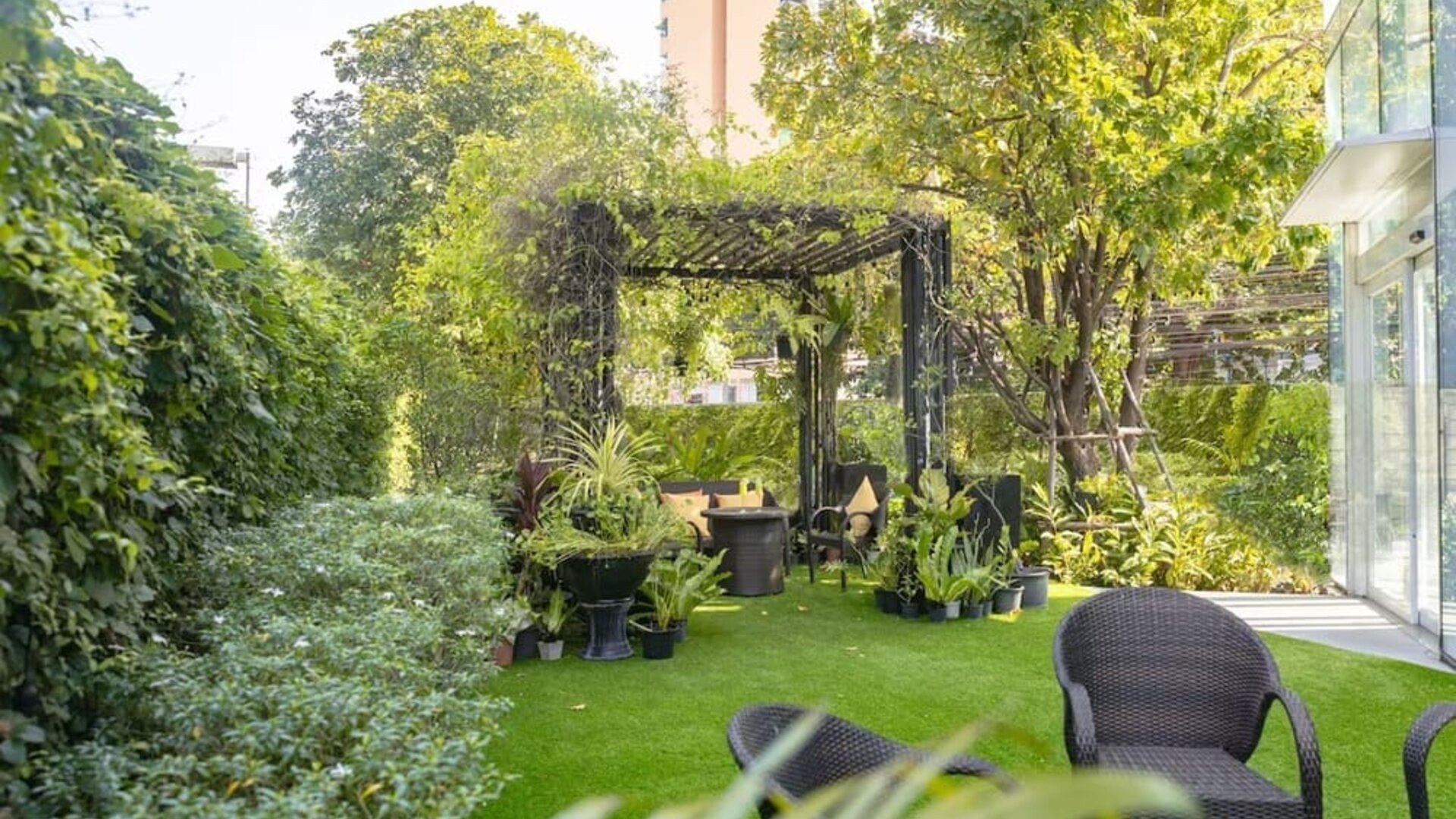 Outdoor garden at Modena By Fraser Bangkok.