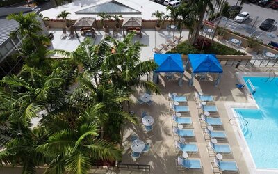 Pool area at Sonesta Miami Airport.