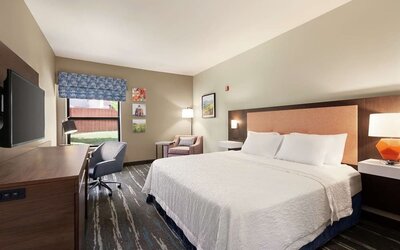 Day use room with TV at Hampton Inn Tracy.