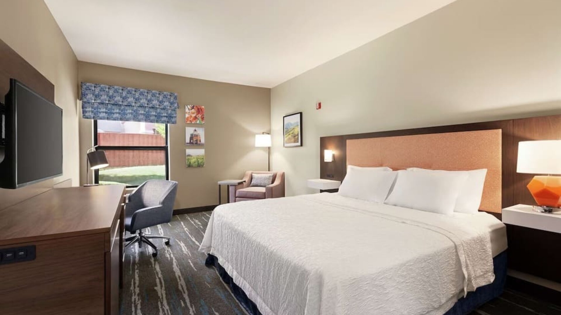 King room with TV and work station at Hampton Inn Tracy.