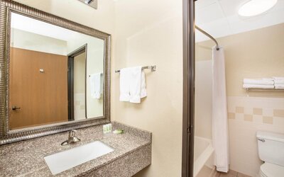 AmericInn by Wyndham Lincoln North