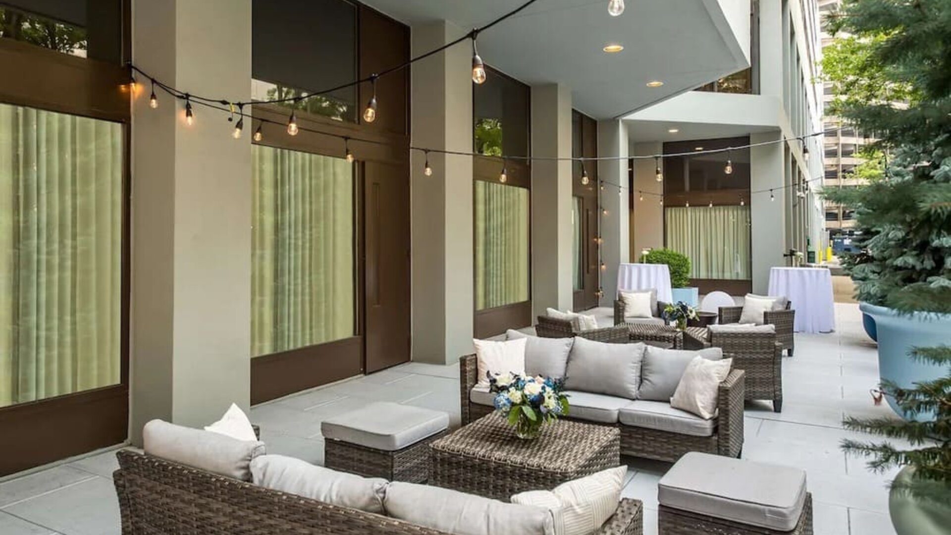 Outdoor terrace and seating area at Sonesta White Plains Downtown.