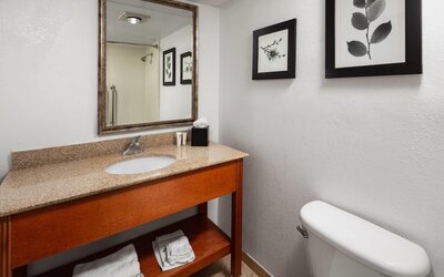 Wingate by Wyndham Lincoln Airport East I-80