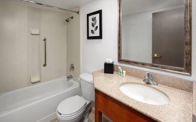 Wingate by Wyndham Lincoln Airport East I-80
