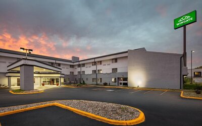Wingate by Wyndham Lincoln Airport East I-80