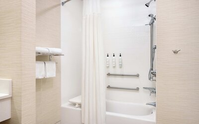 Fairfield Inn & Suites by Marriott Lincoln Southeast