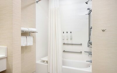 Fairfield Inn & Suites by Marriott Lincoln Southeast