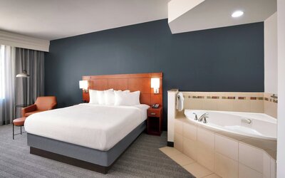 Courtyard by Marriott Lincoln Downtown