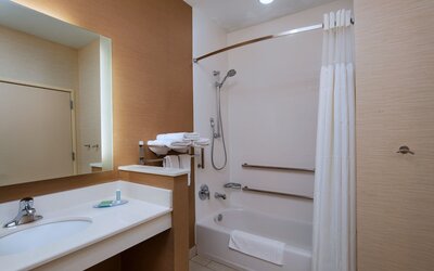 Fairfield Inn & Suites Lincoln Airport