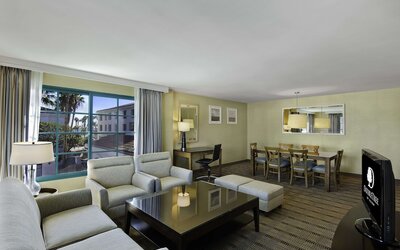 DoubleTree by Hilton San Pedro - Port of Los Angeles