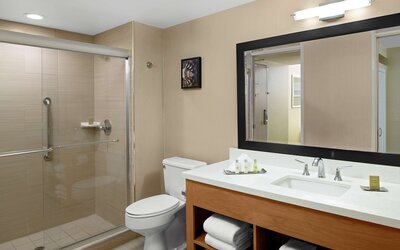 DoubleTree by Hilton San Pedro - Port of Los Angeles