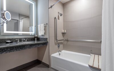 Crowne Plaza Los Angeles Harbor Hotel by IHG