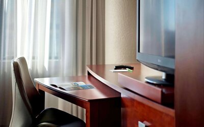 Day use work desk at Sonesta Select Atlanta Cumberland Galleria.