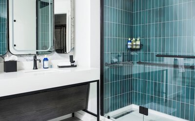 Hotel Bourré Bonne Louisville, Curio Collection by Hilton