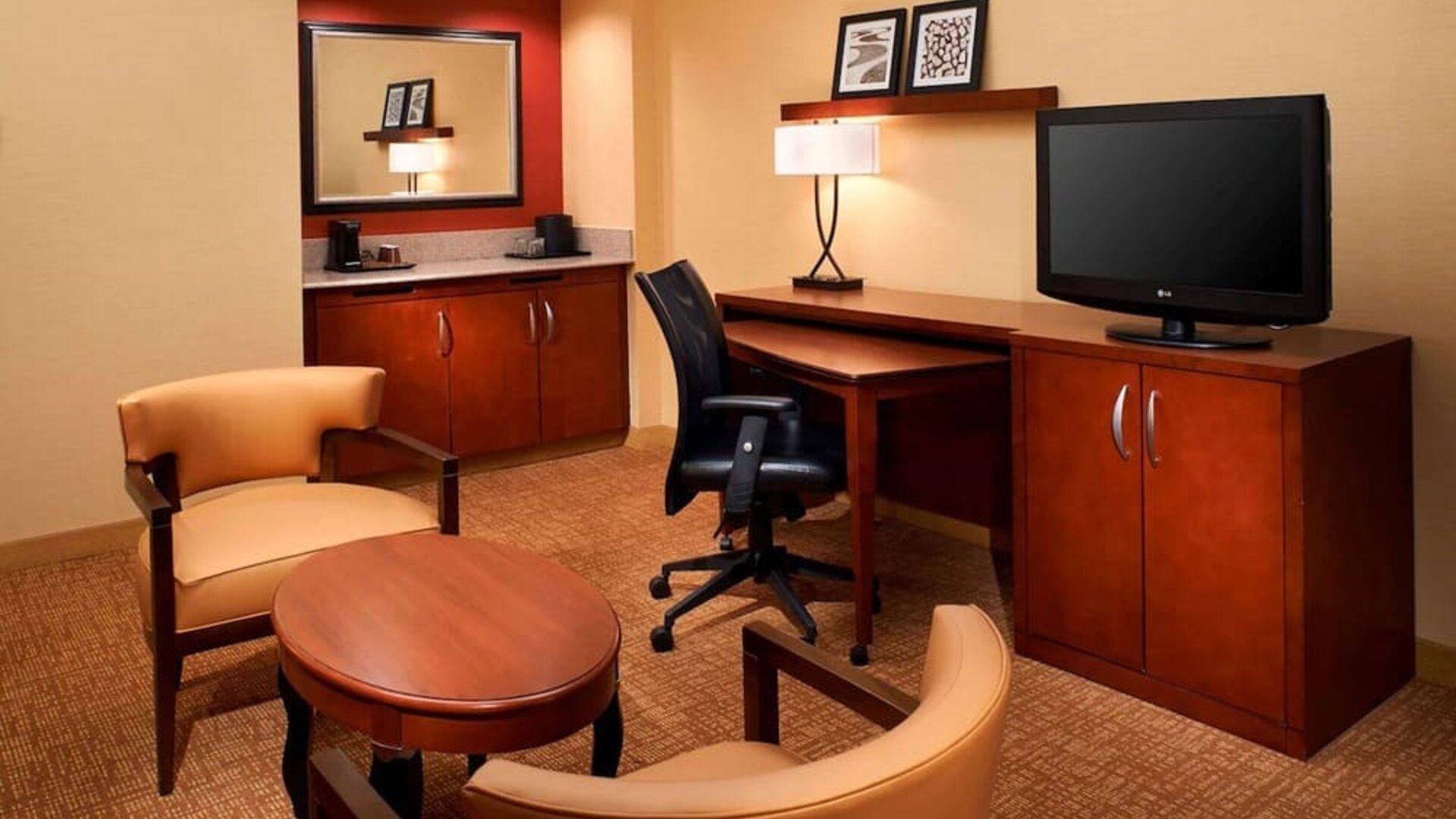 Day use room with lounge at Sonesta Select Detroit Auburn Hills.