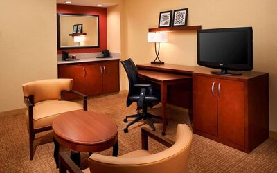 Day use room with lounge at Sonesta Select Detroit Auburn Hills.