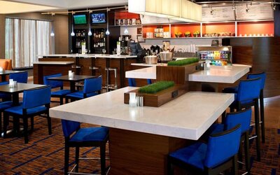 Dining room at Sonesta Select Detroit Auburn Hills.