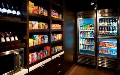 Snack bar at Sonesta Select Detroit Auburn Hills.