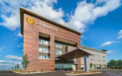 La Quinta Inn & Suites by Wyndham Louisville NE/Old Henry Rd