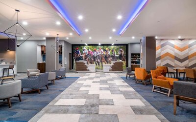 La Quinta Inn & Suites by Wyndham Louisville NE/Old Henry Rd