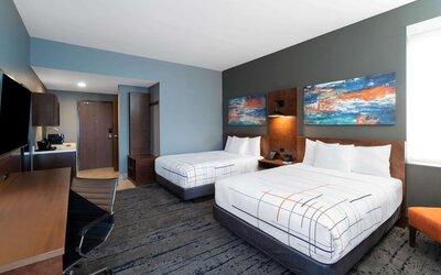 La Quinta Inn & Suites by Wyndham Louisville NE/Old Henry Rd
